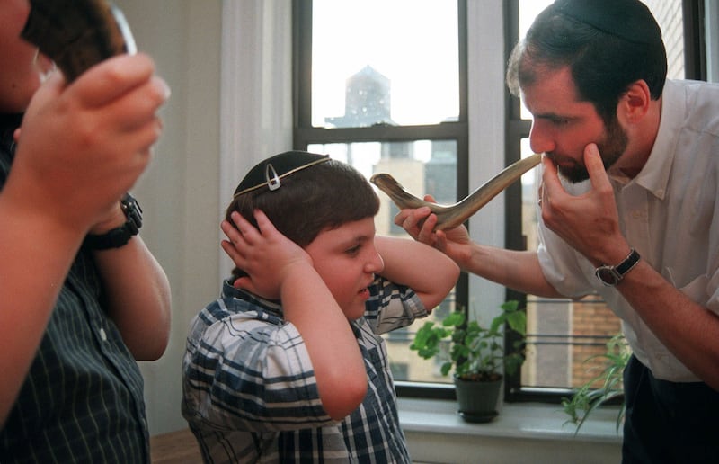 galleries/2012/09/17/it-s-shofar-season-jews-with-horns-photos/shofar-2012-06_bxxrwk