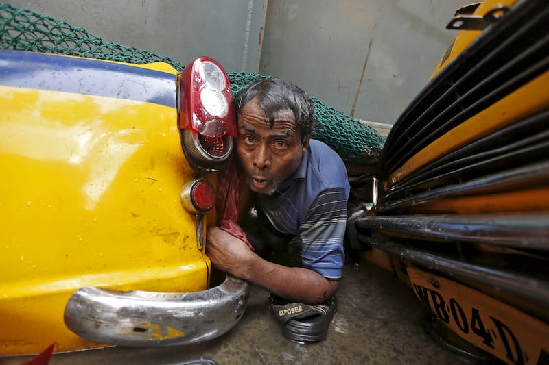 galleries/2016/03/31/indian-bridge-collapse-kills-14-people/160331-Kolkata-Overpass-Collapse-03_wjbigp