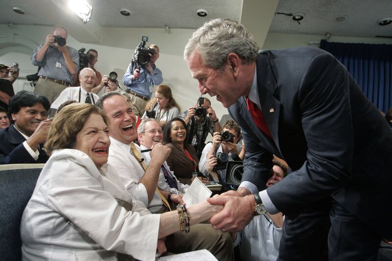 galleries/2013/07/21/a-life-inside-the-white-house-remembering-veteran-journalist-helen-thomas-photos/130720-helen-thomas-11_idaejr