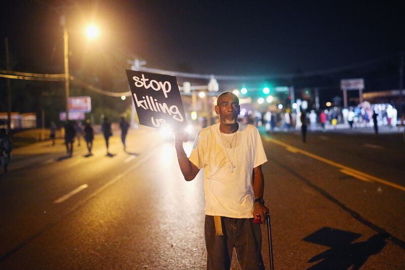 galleries/2014/08/18/missouri-protest-descends-into-chaos-photos/140819-ferguson-missouri-riots-update2_uhwhgi