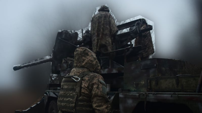 A photo showing a homemade Ukrainian weapon on the battlefield.