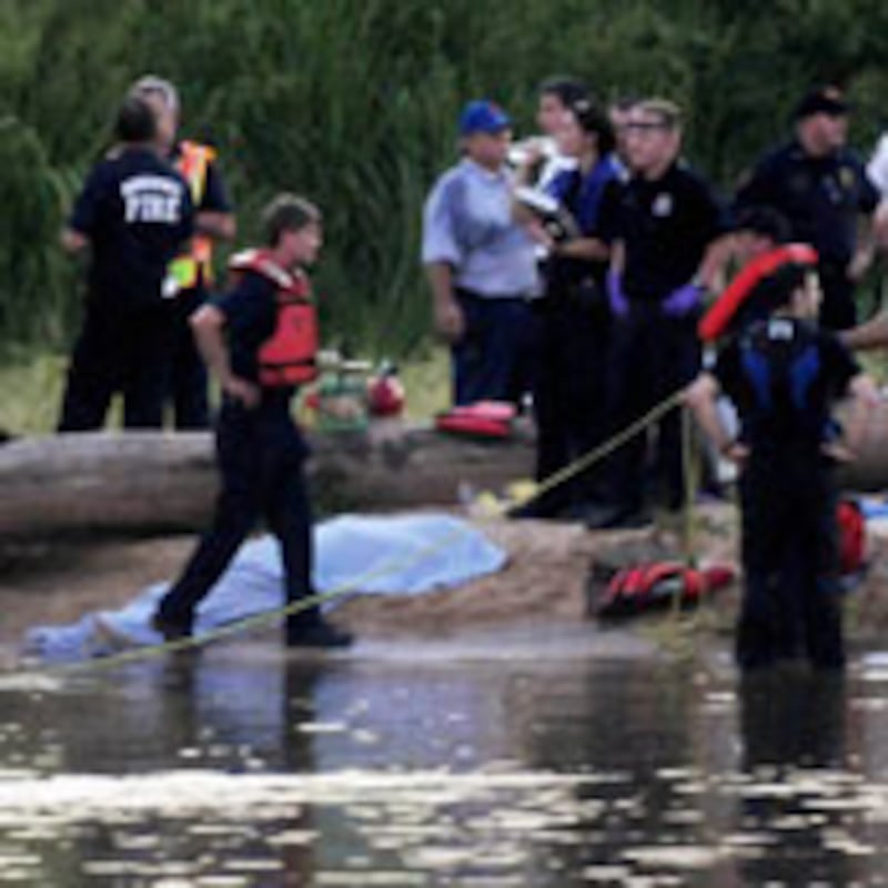 articles/2010/08/07/the-louisiana-drowning-why-many-blacks-cant-swim/diaz-duran-swimming_118436_kaay8u