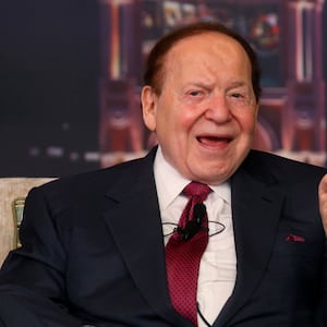 articles/2013/02/28/sheldon-adelson-the-billionaire-who-bankrupted-me/130228-adelson-smith-tease_wxr2di