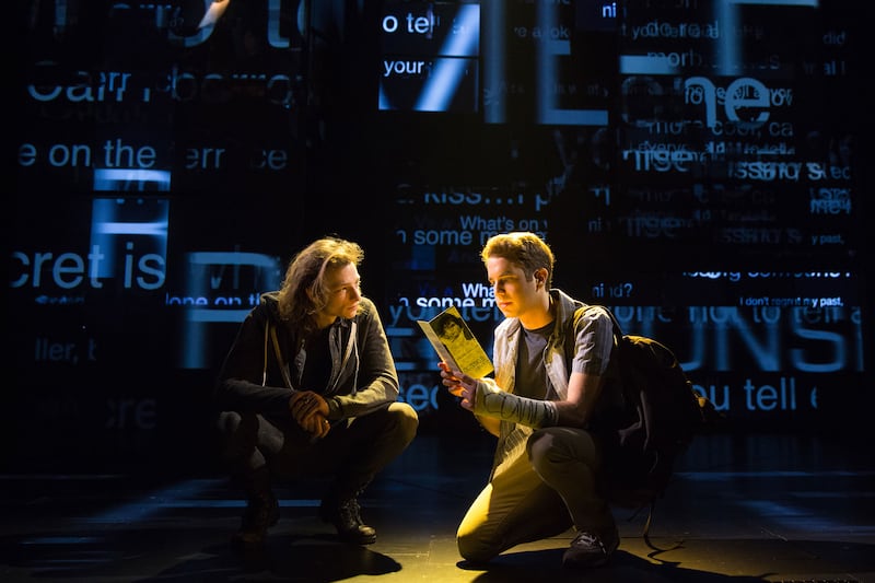 articles/2016/12/04/a-teen-suicide-electrifies-broadway-review-of-dear-evan-hansen/161204-teeman-dear-evan-hansen-embed-1_l78jm1