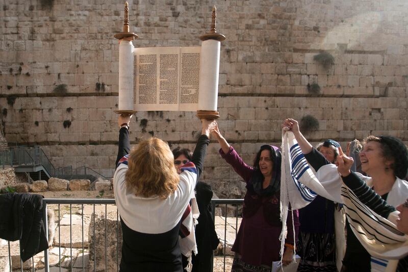 articles/2013/02/06/natan-sharansky-mediates-jerusalem-s-western-wall-dispute/130205-ephron-wall-women-tease-embed_ybnvzn