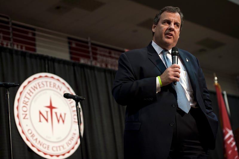 2015-10-31T120000Z_1000931746_GF20000039810_RTRMADP_3_USA-ELECTION-CHRISTIE_kx9ll2