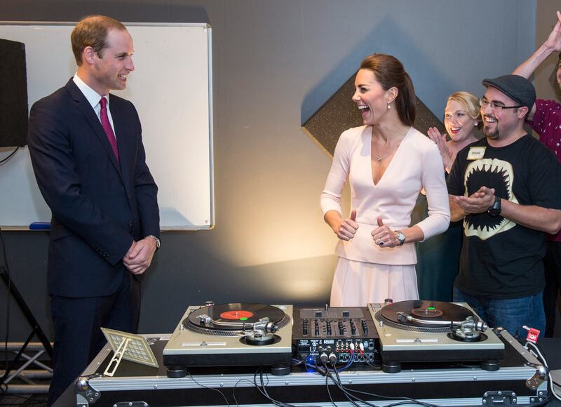 articles/2014/04/23/kate-middleton-djs-in-alexander-mcqueen-dylan-penn-lands-modeling-contract/140423-kate-middleton-cheat_vrqblz