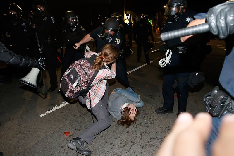 galleries/2014/12/08/berkeley-protest-over-recent-grand-jury-decisions-photos/141208-berkley-protest3_n1yqxi