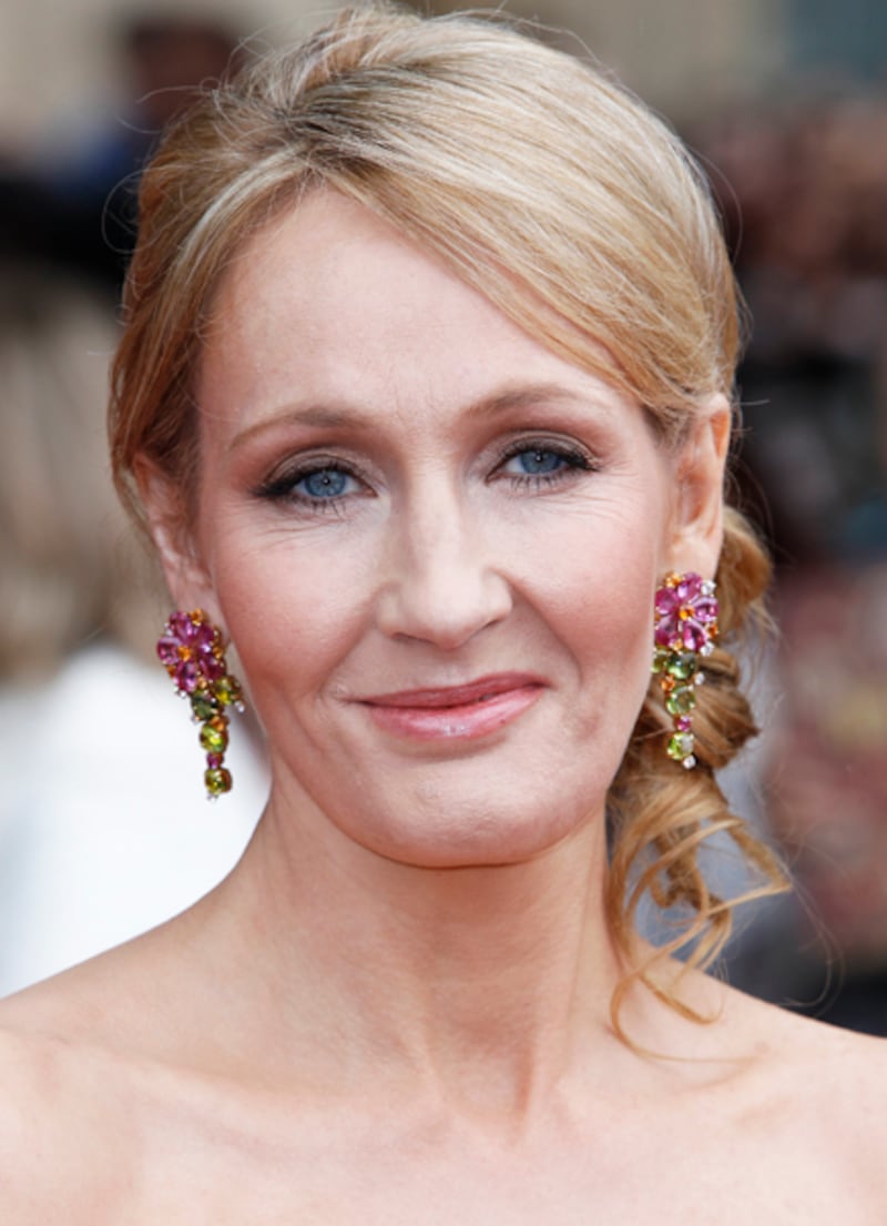 galleries/2011/11/20/british-stars-confront-tabloids/brit-stars-confront-tabloids-jk-rowling_gnjdow