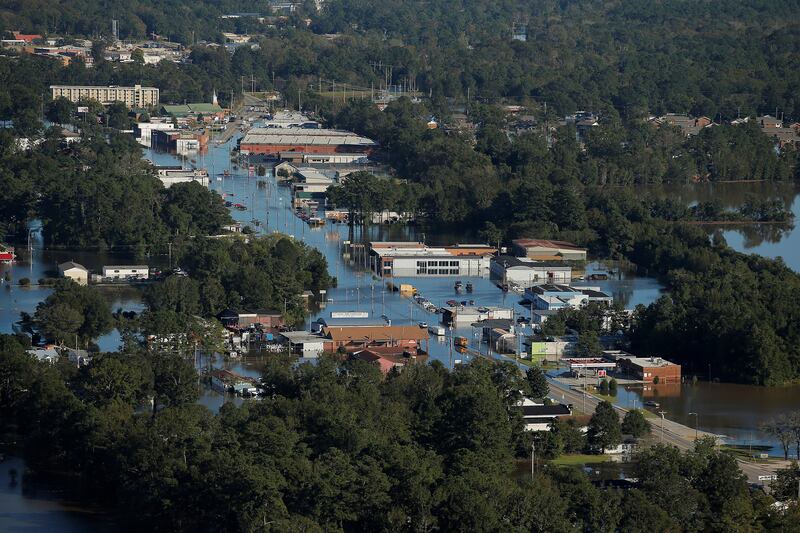 galleries/2016/10/11/north-carolina-under-water-after-hurricane-matthew-photos/161011-NC-flooding05_dw1gzk