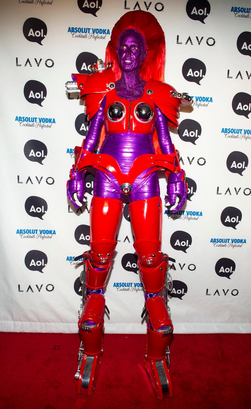 galleries/2012/10/31/heidi-klum-s-13-best-halloween-costumes-through-the-years-photos/heidi-klum-halloween-2010_mx8m16