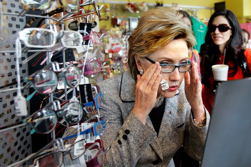 galleries/2012/05/10/hillary-clinton-s-style-evolution-photos/hillary-clinton-style-campaign-glasses-2008_rxeyx6