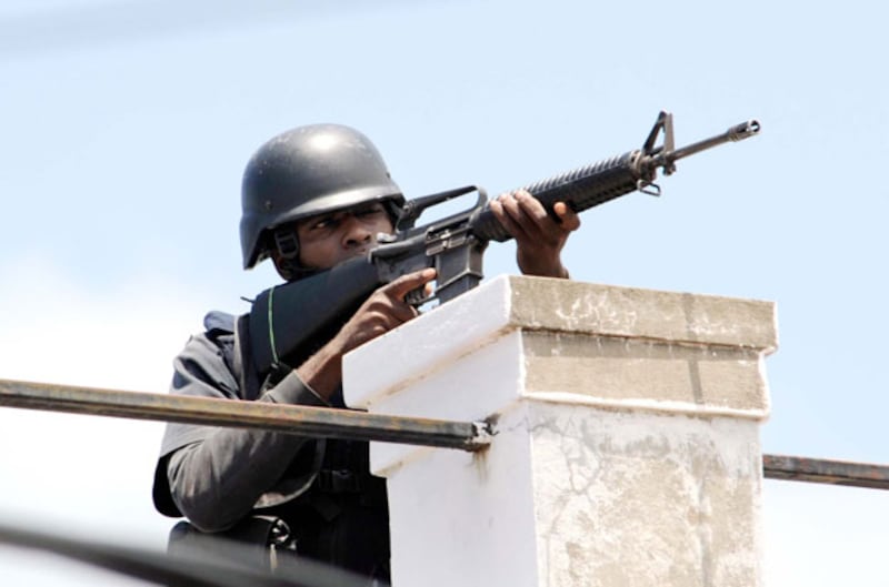 galleries/2010/05/26/jamaica-slum-standoff/jamaica-fighting-4_irqv0e