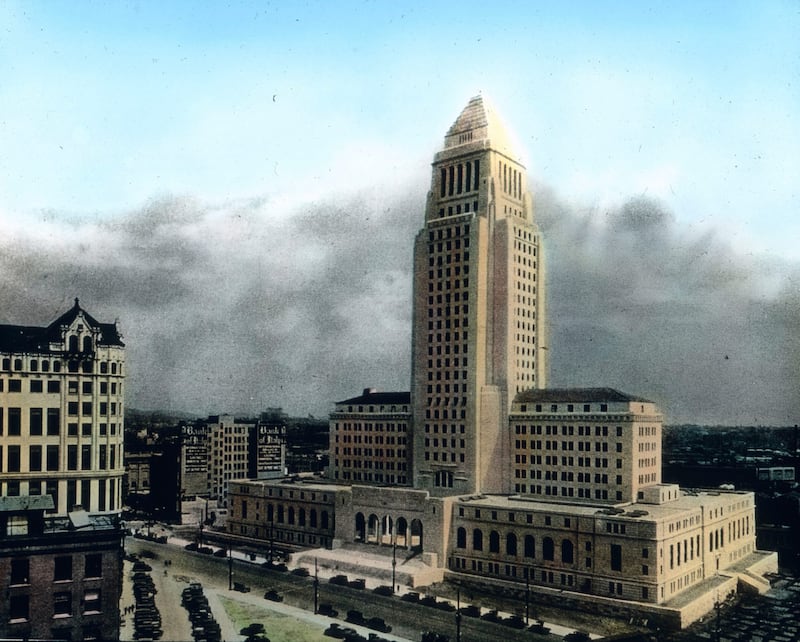 200223-siegel-los-angles-1932-embed-city-hall_1_hiqjbi