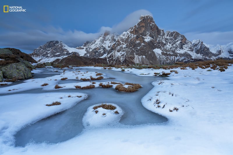 galleries/2016/12/13/national-geographic-nature-photographer-of-the-year-winners/161212-NGNP-01-embed-alessandro-gruzza-ngnp-landscape2_kaoive