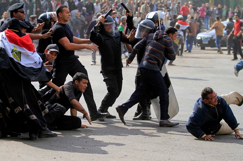 galleries/2011/11/22/cairo-protest-crackdown-photos/07-111119-cairo-protest-violence_ohlcm7