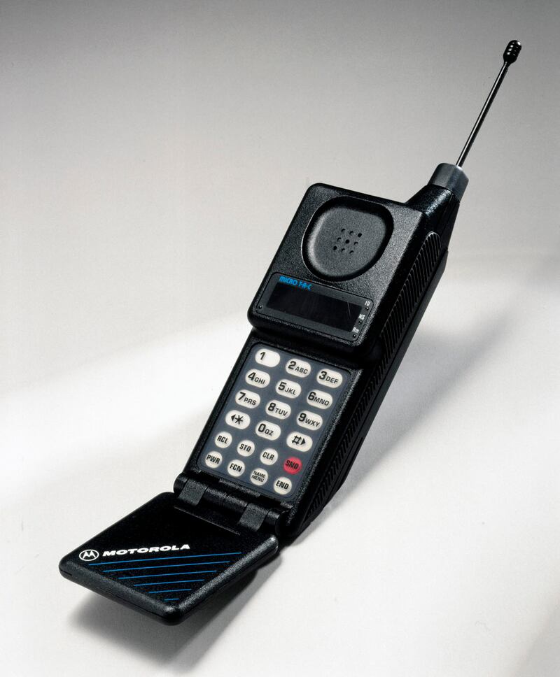 galleries/2013/04/03/cell-phones-through-history-motorola-dynatac-iphone-more-photos/130401-cell-phones2_nj7y5e