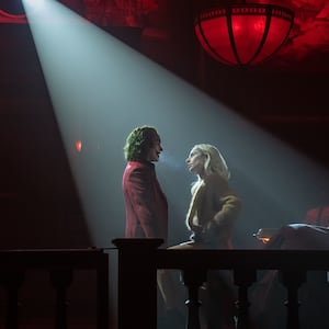 Joaquin Phoenix as Arthur Fleck/Joker and Lady Gaga as Lee Quinzel in Joker: Folie a Deux.