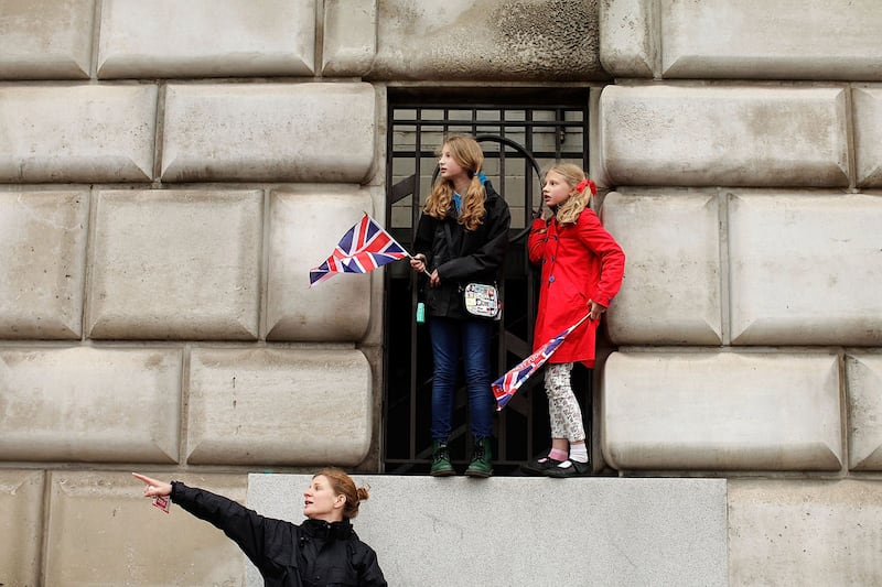 galleries/2012/06/03/queen-elizabeth-s-diamond-jubilee-kate-middleton-prince-william-and-more-photos/crowds2-queen-jubilee-celebration_trvzng