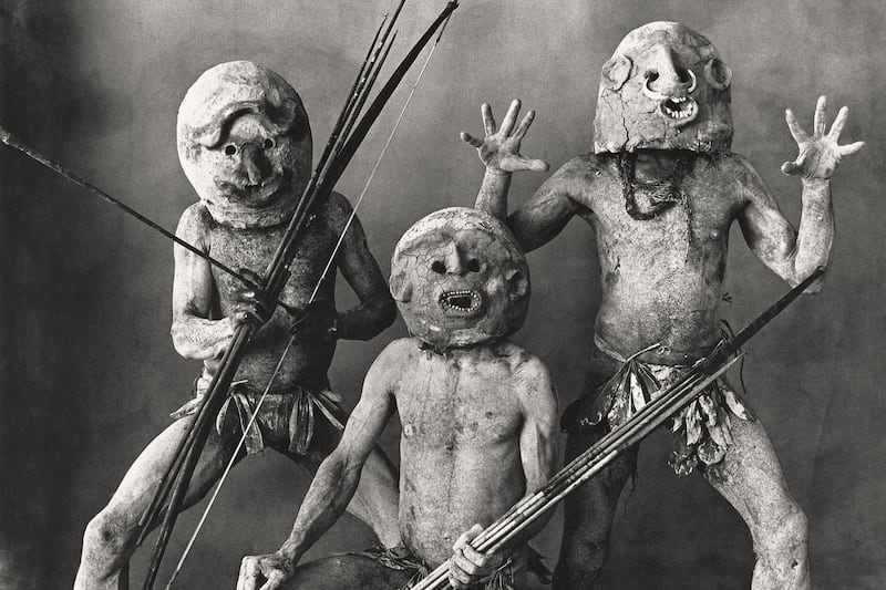 galleries/2017/04/18/irving-penn-centennial/170417-Three-Asaro-Mud-Men_ggwwug