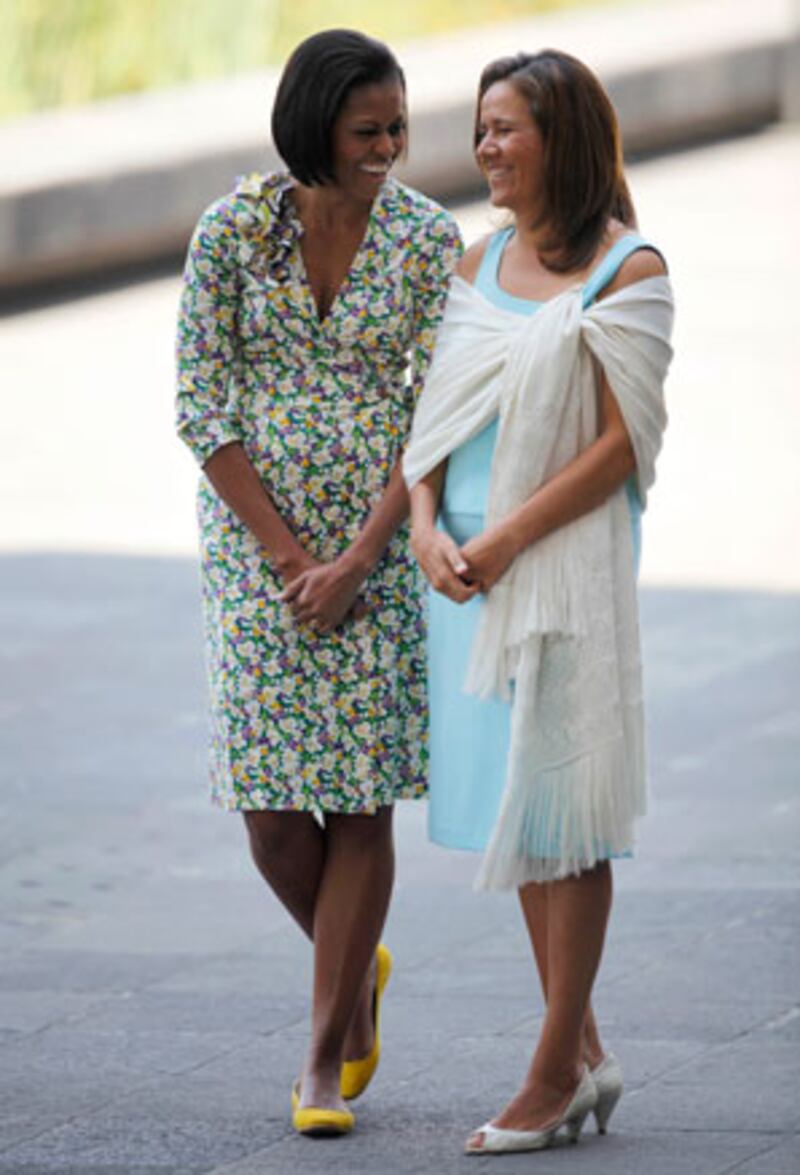 galleries/2010/05/07/first-lady-fashion/mobama-fashion---16_toelhj