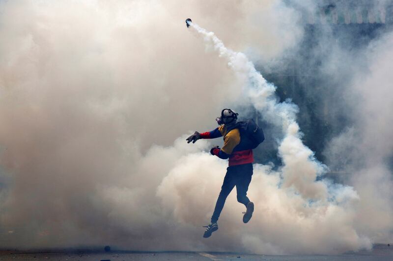 galleries/2017/04/20/venezuela-s-mother-of-all-marches-tens-of-thousands-protest-president/170510-venezuela-re-top-gal-03_uyrrsm