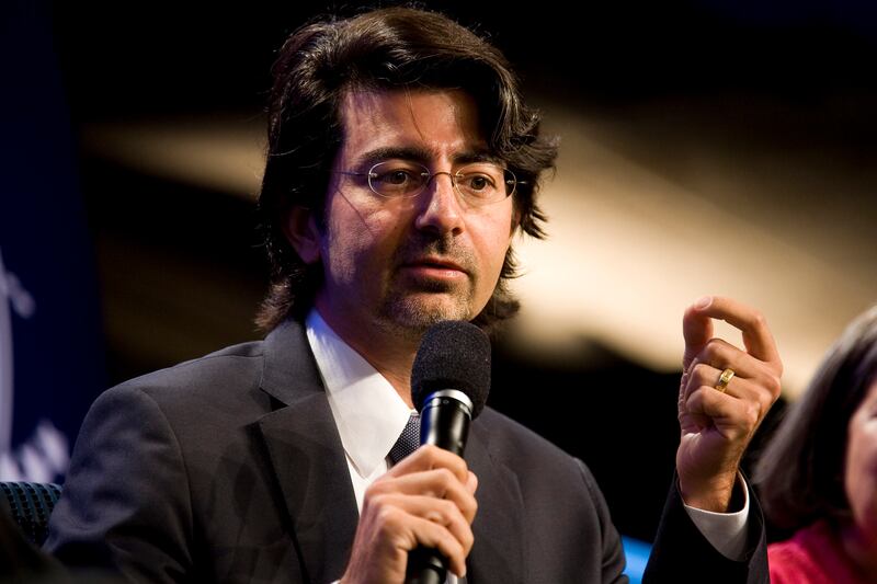 articles/2013/10/18/pierre-omidyar-investigative-journalism-s-new-patron-saint/131018-grove-omidyar-tease-embed_i48v0r