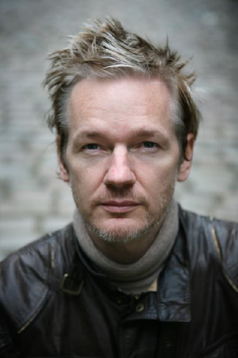 galleries/2010/12/13/julian-assange-s-hair-a-brief-history/julian-assange-hair-7_oqugpc