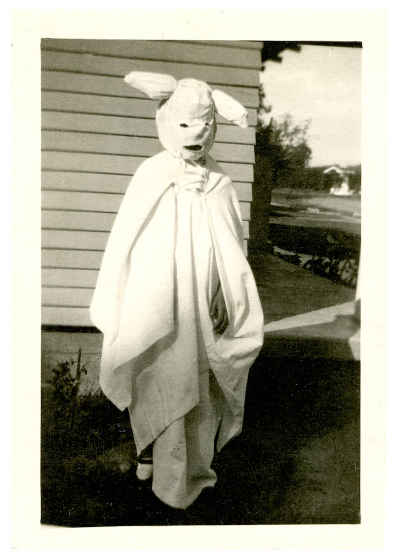 galleries/2015/10/31/amazing-vintage-halloween-costumes/151030-costumes-08_pkn7fo