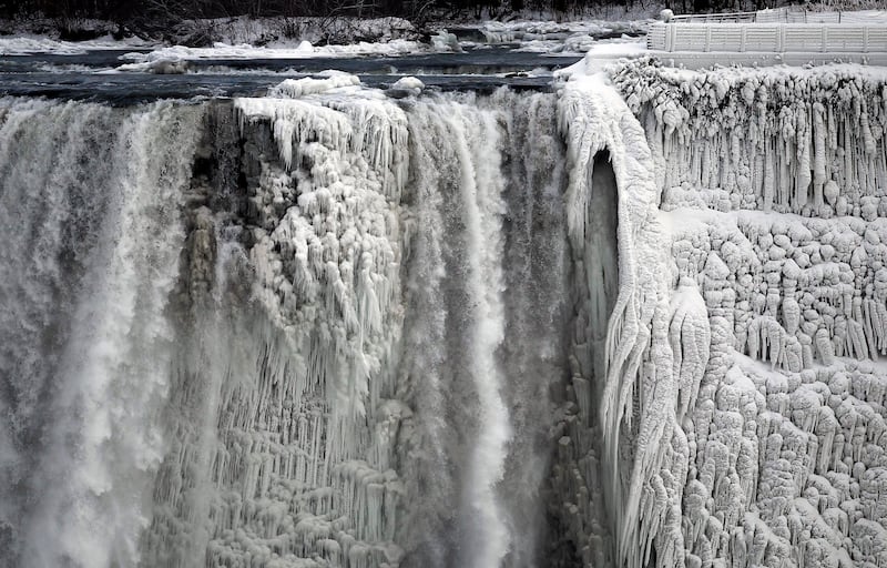 galleries/2014/03/04/niagara-falls-is-an-icy-frozen-wonderland/nigara-falls-gal-7_otu5mn