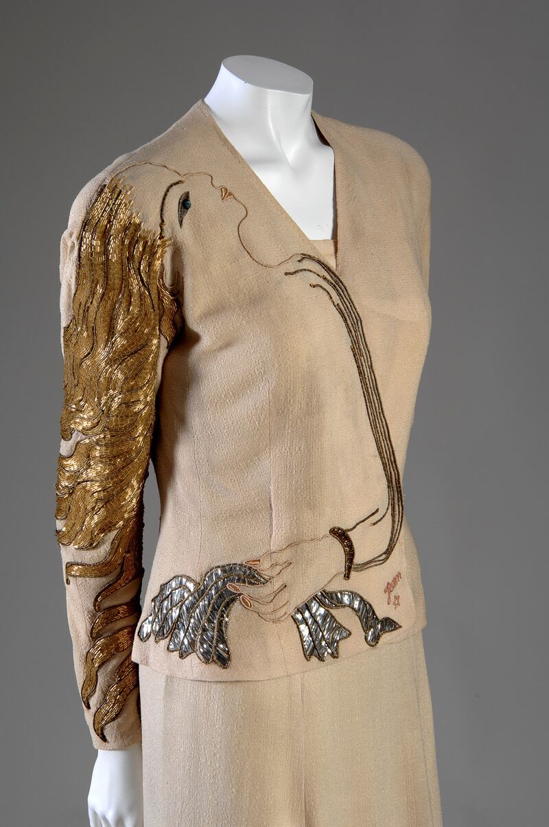 galleries/2013/04/17/the-house-of-schiaparelli-through-the-years-photos/gal-schiaparelli-10_vdlw3z