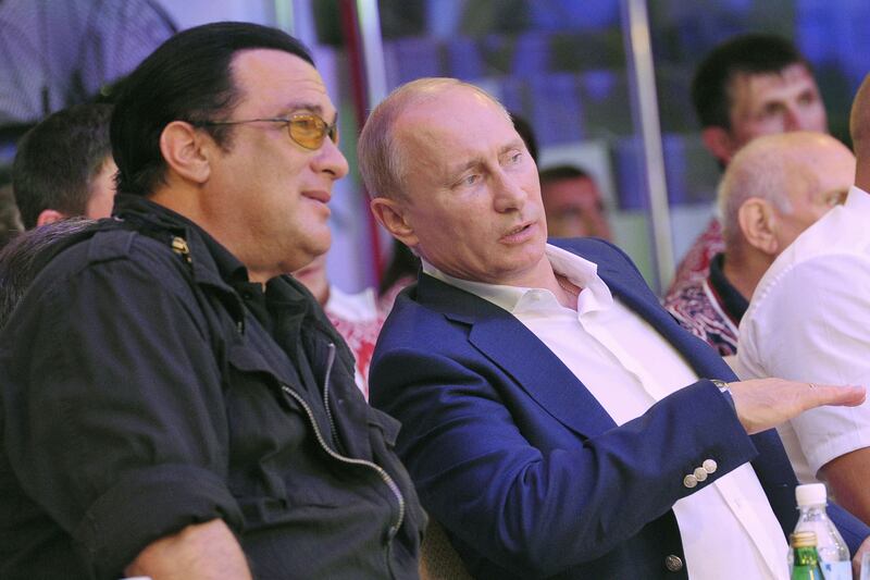 galleries/2011/02/23/stars-who-hang-with-dictators/140811-celebs-dictators-steven-seagal_xns6vj