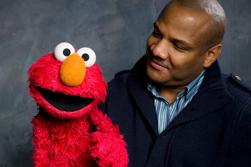 articles/2012/12/10/fourth-accuser-emerges-in-elmo-sex-scandal/fernandez-elmo-4th-accuser-tease_tdrxe7