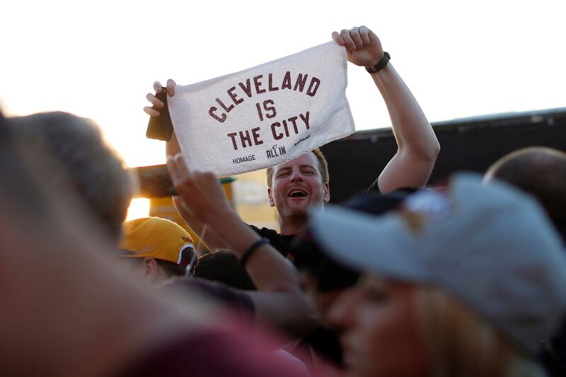 galleries/2016/06/20/cleveland-celebrates-cavaliers-win-photos/160620-clevland-reax6_o9pasy