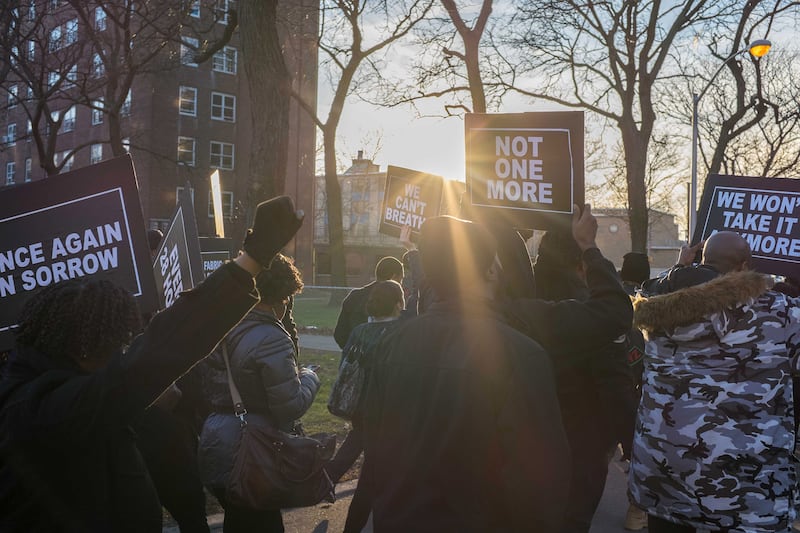 galleries/2014/12/27/marching-in-memory-of-akai-gurley/141227-brooklyn-protest2_b6hjss