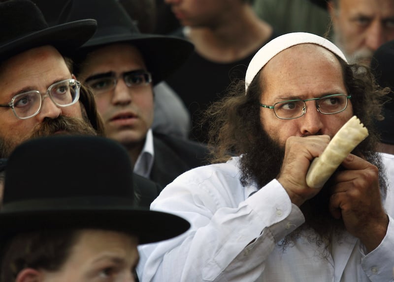 galleries/2012/09/17/it-s-shofar-season-jews-with-horns-photos/shofar-2012-11_zfzyrg