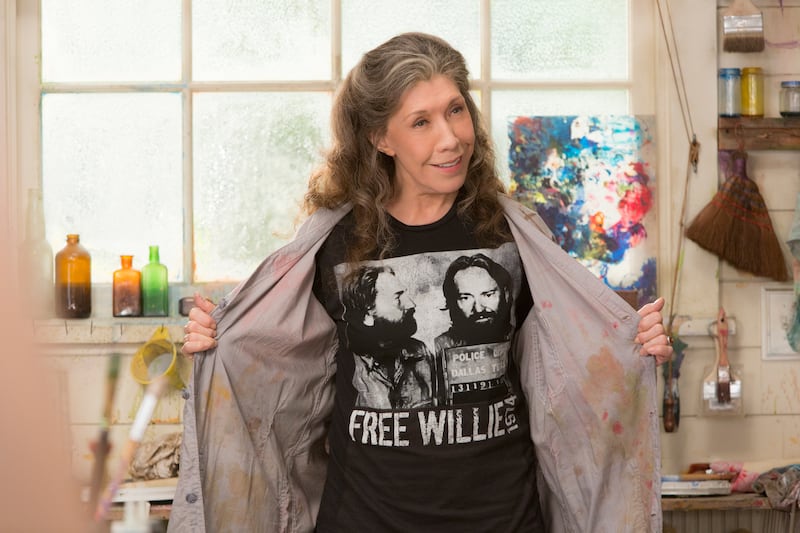 articles/2015/05/08/jane-fonda-and-lily-tomlin-s-grace-and-frankie-is-grandmas-gone-sorta-wild/150507-fallon-gracie-tease_beqvrb