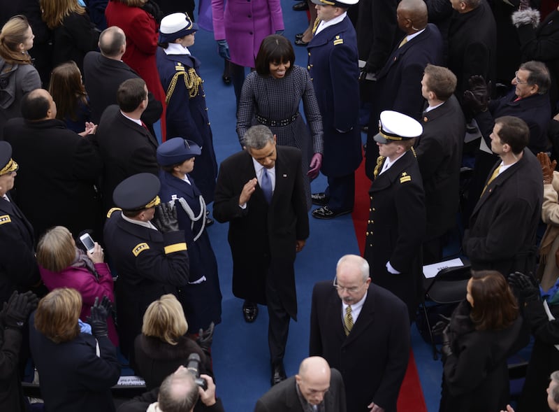 galleries/2013/01/21/president-obama-s-second-inauguration-photos/130121-obama-saluting-overhead_qzitby