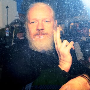 180415-Grove-Julian-Assange-tease_q4o7hj