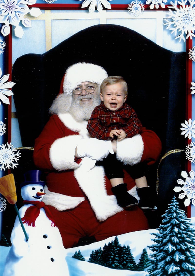 galleries/2015/12/21/children-horrified-by-santa-photos/151223-santa-kids9_z5jmgg