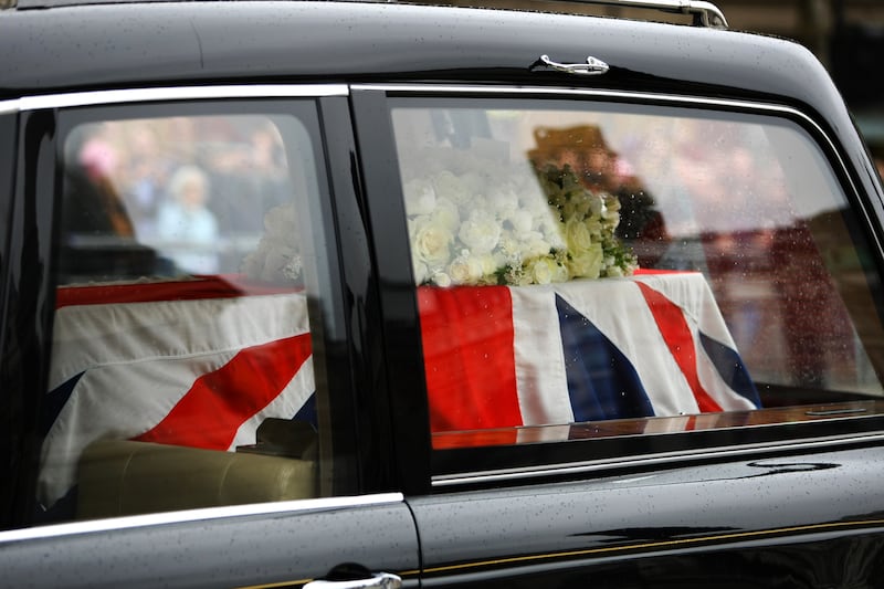 galleries/2013/04/17/london-crowds-and-dignitaries-pay-their-respects-at-margaret-thatcher-s-funeral/thatcher-funeral-05_fcxszr