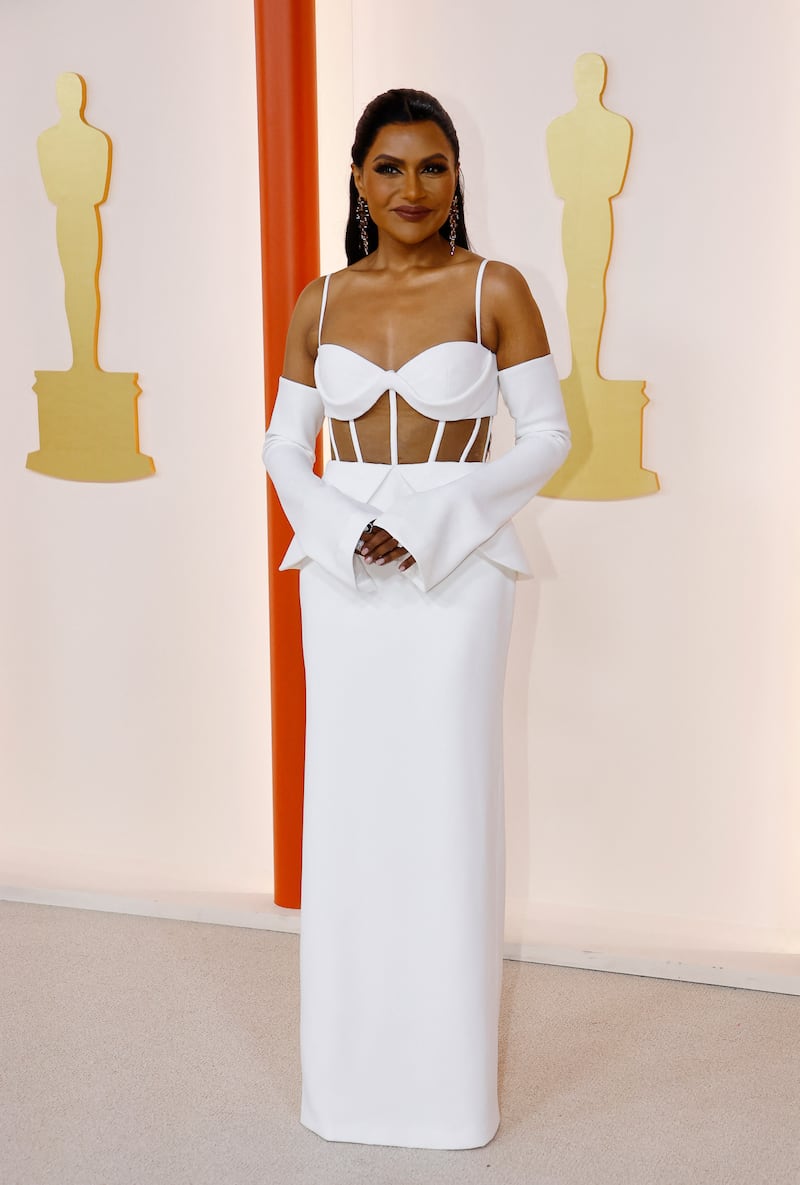 230312-oscars-mindy-kaling_tkdx4w