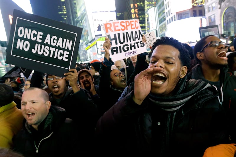 articles/2014/12/04/black-and-white-protesters-united-in-new-york/141203-garner-protest1_sytlgj