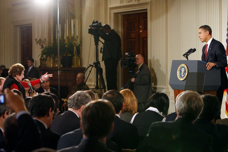 galleries/2013/07/21/a-life-inside-the-white-house-remembering-veteran-journalist-helen-thomas-photos/130720-helen-thomas-13_f3e0dj