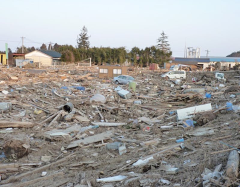 articles/2011/03/11/shocking-videos-and-photos-from-the-2011-japan-earthquake-and-tsunami/ries-japan-twitter---destruction_xpvsva