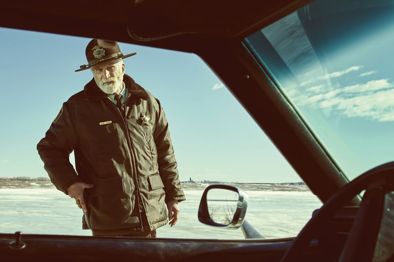 articles/2015/10/12/fargo-season-2-the-making-of-a-perfect-show/151012-fallon-fargo-embed4_jhs7zh