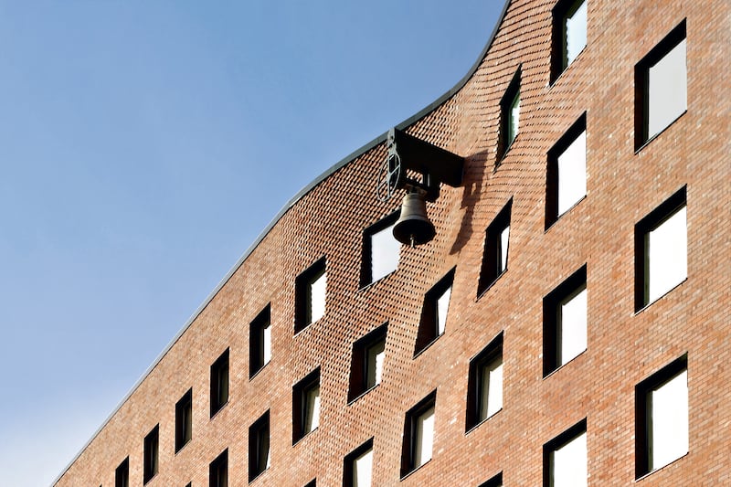 galleries/2015/04/25/brick-buildings-that-are-actually-cool-photos/150424-brick-book2_edrm6m