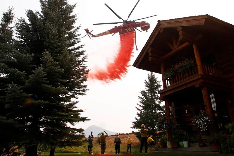 galleries/2013/08/18/wildfires-rage-in-idaho-photos/130819-idaho-fire-drop_gq6hwh