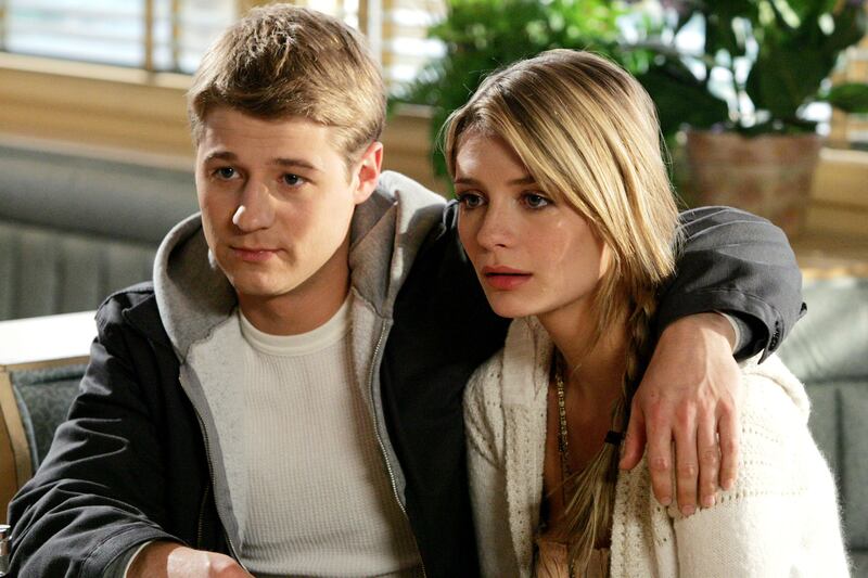 Benjamin McKenzie and Mischa Barton sit next to each other in a diner booth in a still from 'The O.C.'