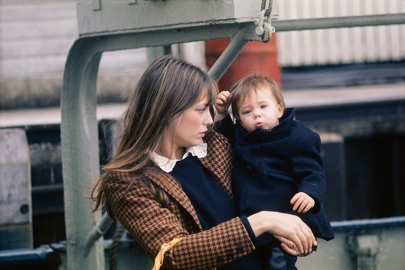 galleries/2013/11/21/jane-birkin-and-serge-gainsbourg-a-family-album-photos/131120-birkin-family-photos-8_mxxsl8